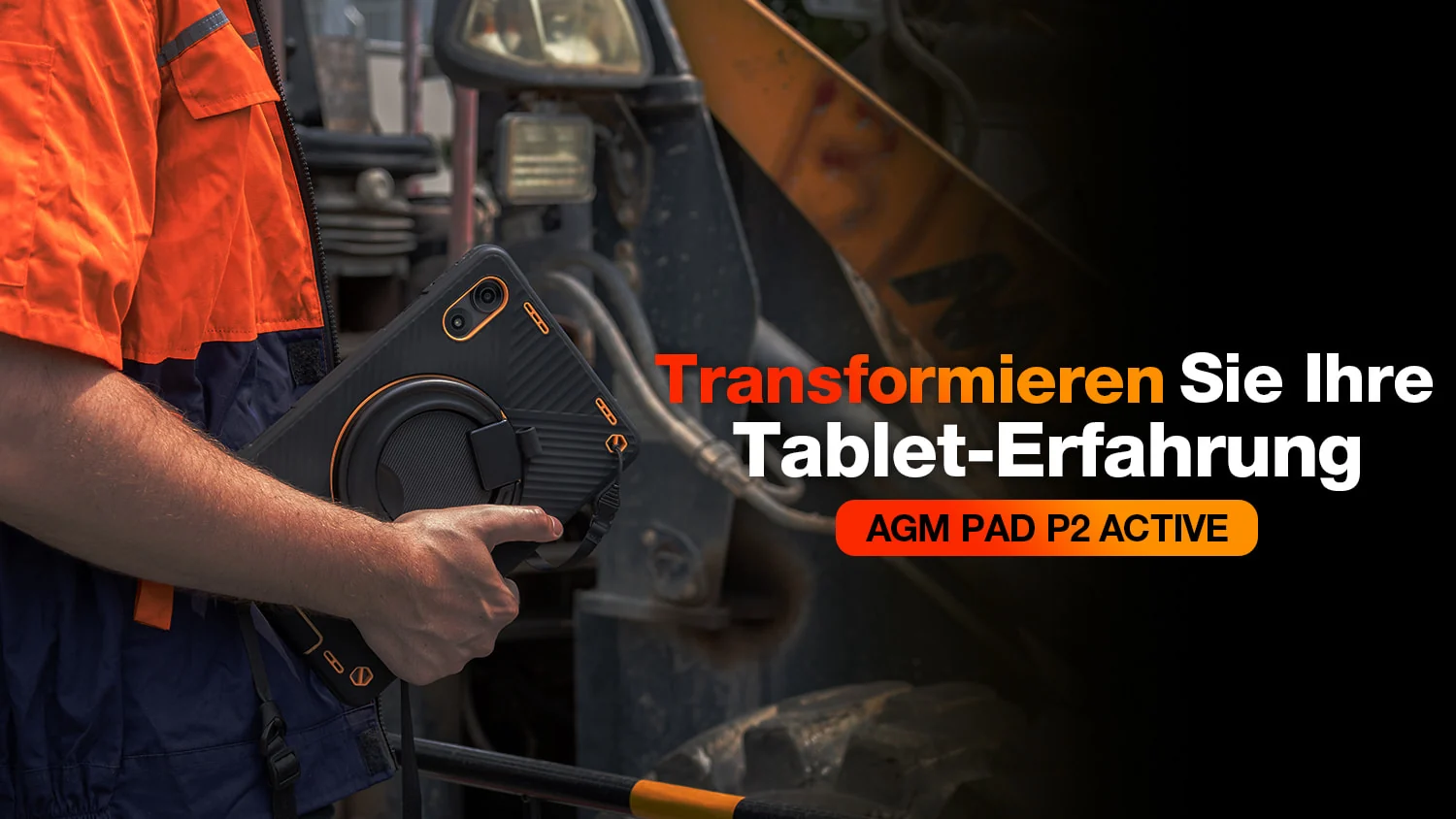 Person in orangefarbener Arbeitskleidung hält ein AGM PAD P2 Active Outdoor-Tablet mit Handschlaufe in einer Werkstatt.